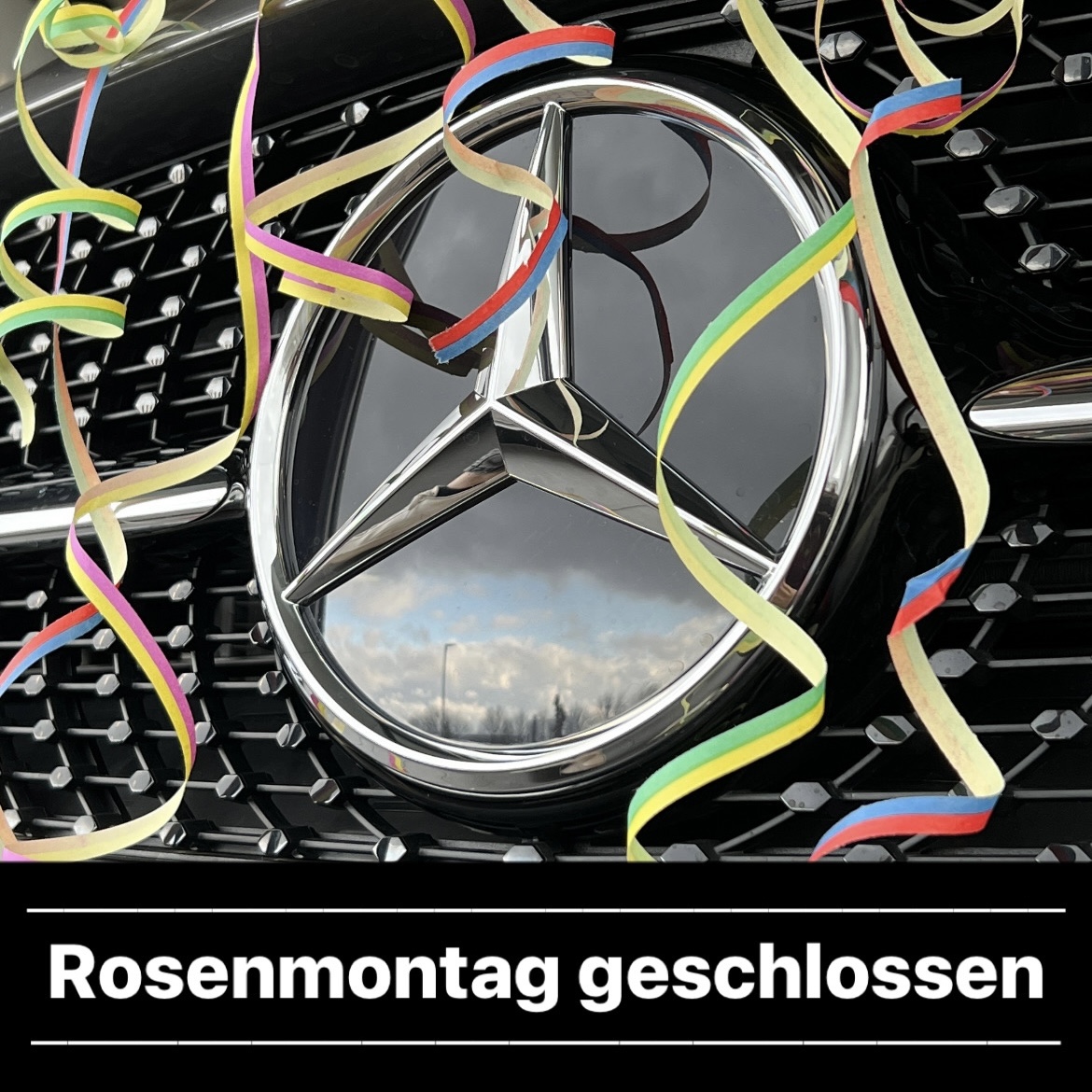 Mit Luftschlangen dekorierter Mercedes-Stern